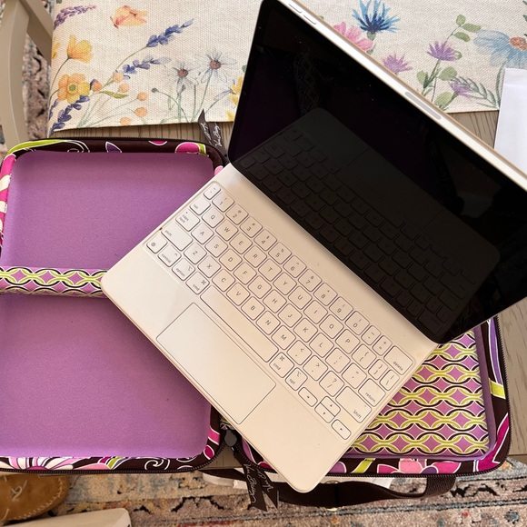 Vera Bradley iPad carrier. - Picture 5 of 6